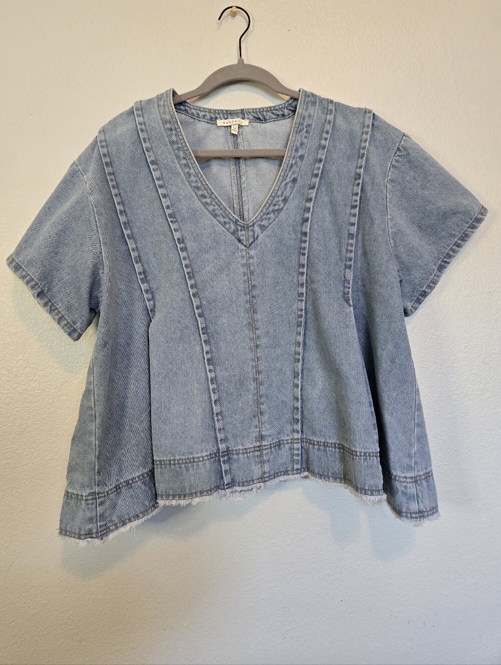 Baevely Light Wash Denim V-Neck Short Sleeve Blouse, Size 1XL